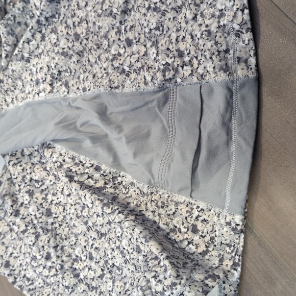 Lululemon size 4 Top - Picture 4 of 4